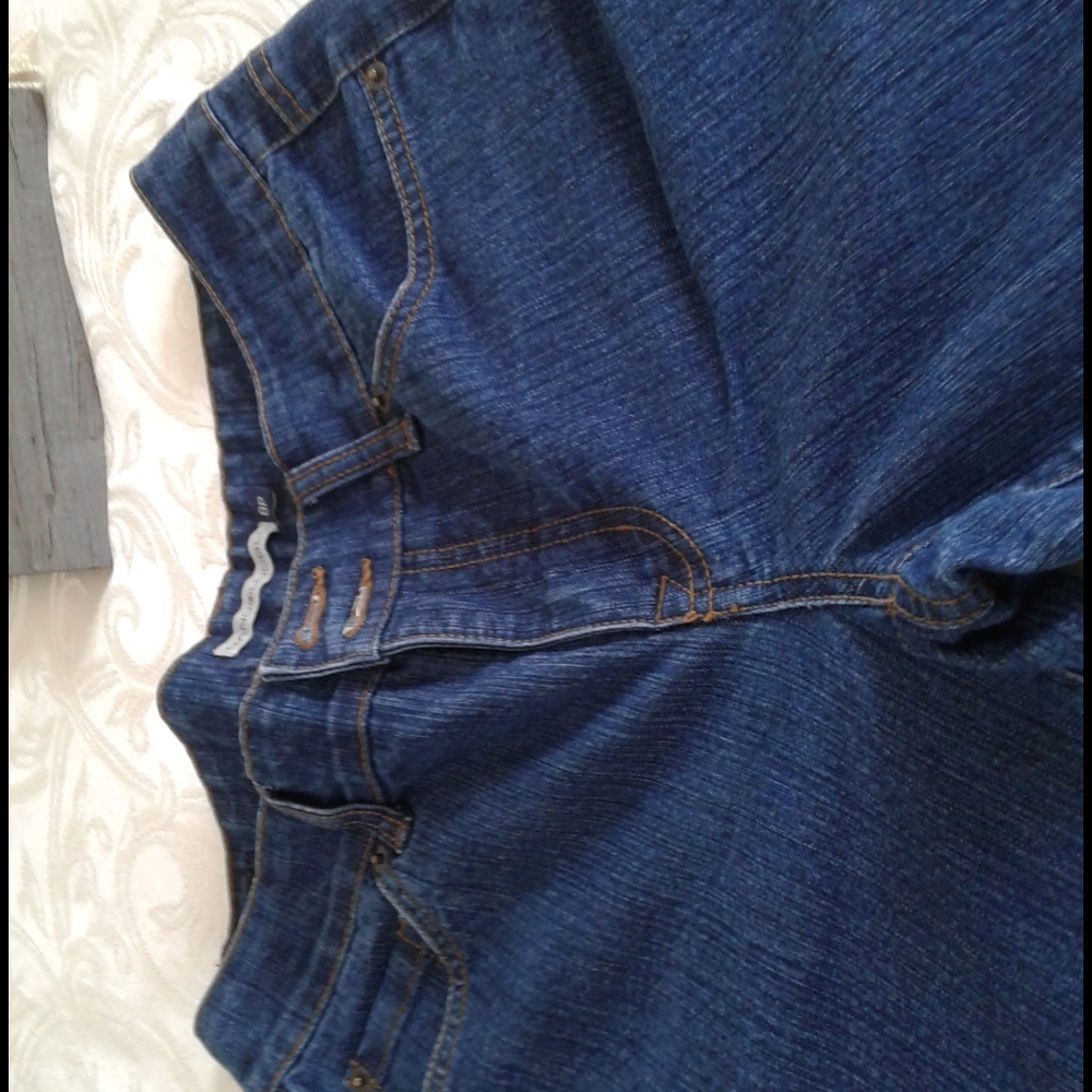8Petite Bandolinoblu Jean's.  In great condition.